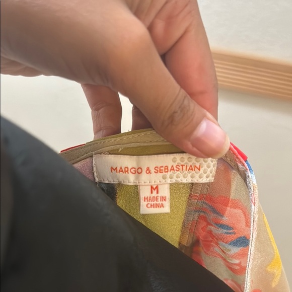 Margo & Sebastian Size M Floral Sleeveless Top - Red and Yellow! - Picture 6 of 6